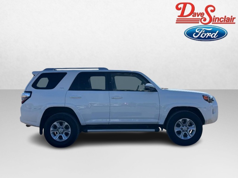 Toyota 4Runner Vehicle Full-screen Gallery Image 05