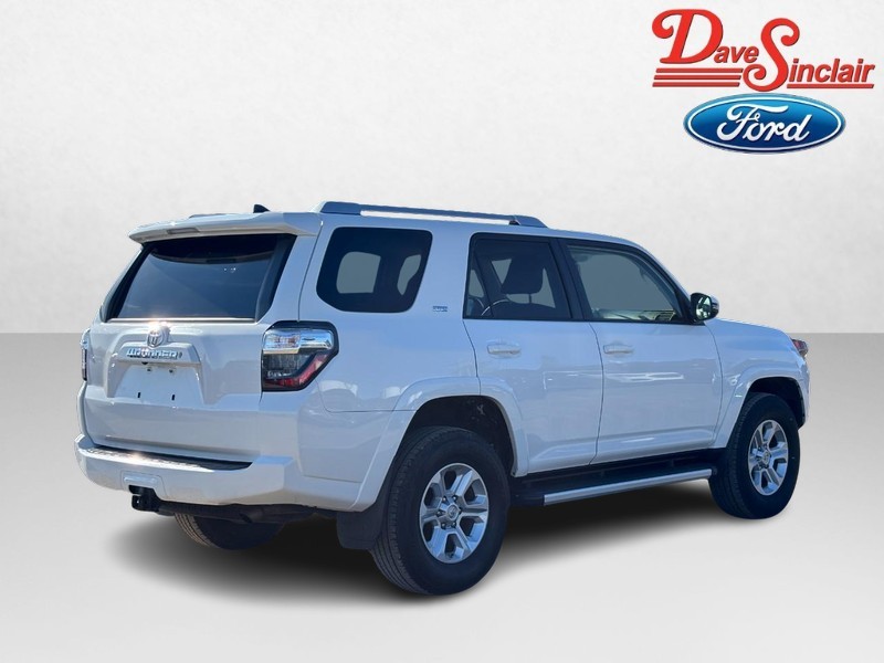 Toyota 4Runner Vehicle Full-screen Gallery Image 07