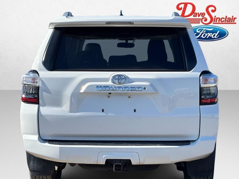 Toyota 4Runner Vehicle Full-screen Gallery Image 08