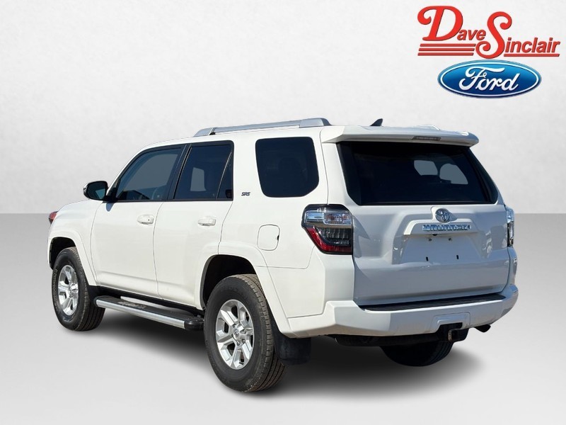 Toyota 4Runner Vehicle Full-screen Gallery Image 09