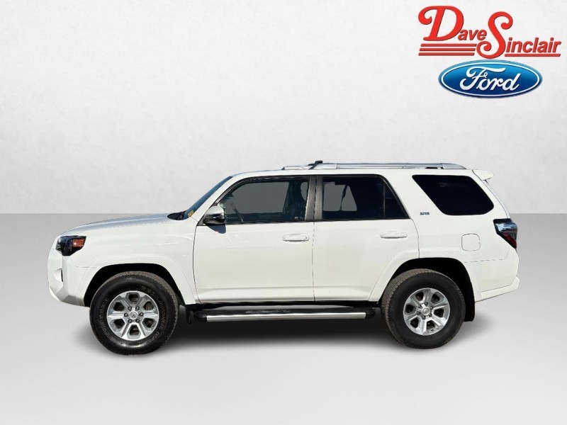 Toyota 4Runner Vehicle Full-screen Gallery Image 10