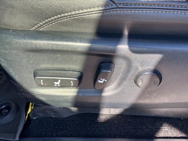 Toyota 4Runner Vehicle Full-screen Gallery Image 16