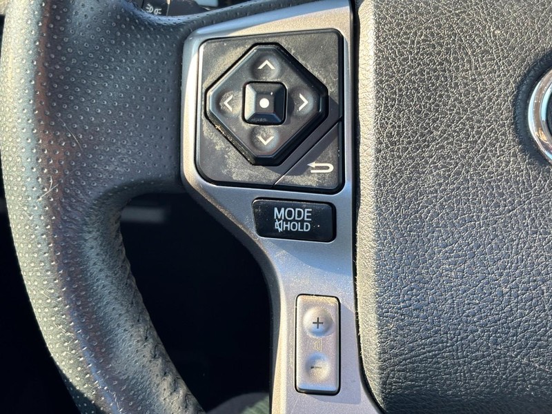 Toyota 4Runner Vehicle Full-screen Gallery Image 19