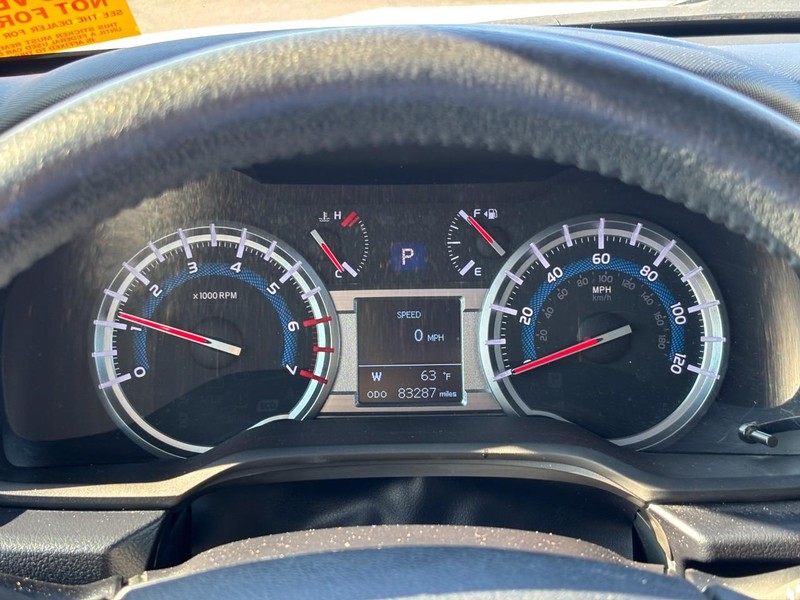 Toyota 4Runner Vehicle Full-screen Gallery Image 22