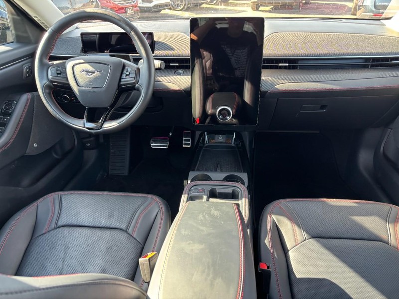 Ford Mustang Mach-E Vehicle Full-screen Gallery Image 14