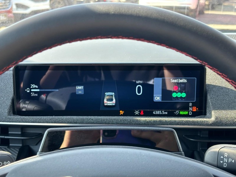 Ford Mustang Mach-E Vehicle Full-screen Gallery Image 21