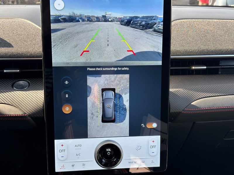 Ford Mustang Mach-E Vehicle Full-screen Gallery Image 23