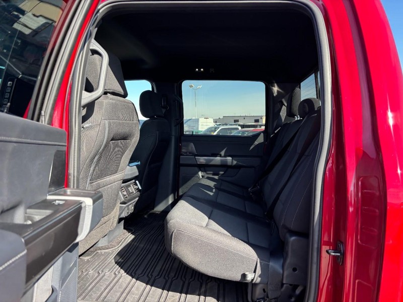 Ford F-150 Vehicle Full-screen Gallery Image 12