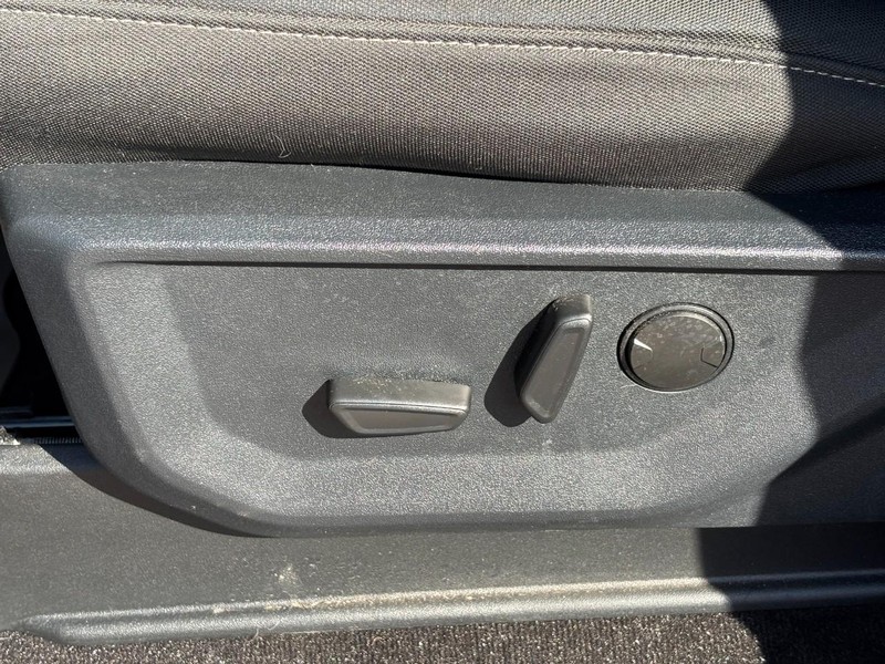 Ford F-150 Vehicle Full-screen Gallery Image 16