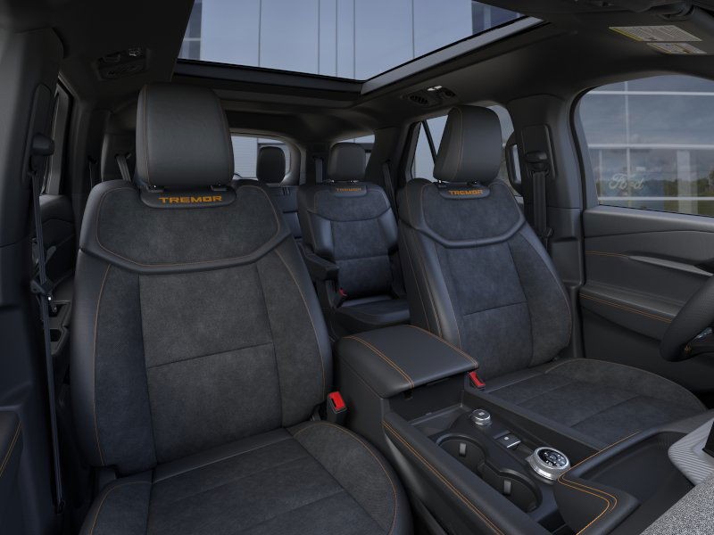 Ford Explorer Vehicle Full-screen Gallery Image 12