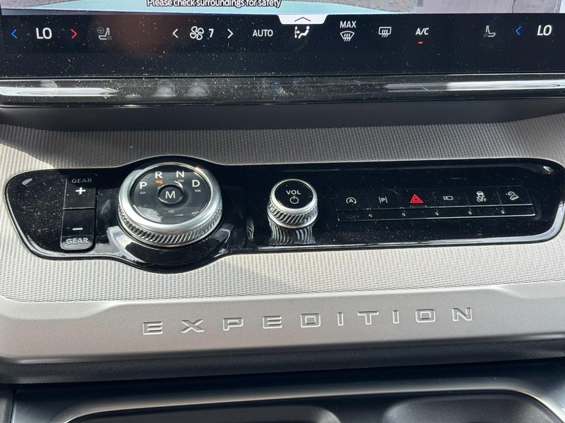 Ford Expedition Vehicle Full-screen Gallery Image 26