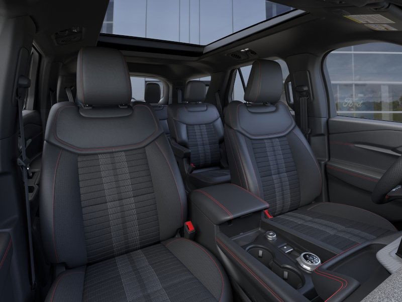 Ford Explorer Vehicle Full-screen Gallery Image 12