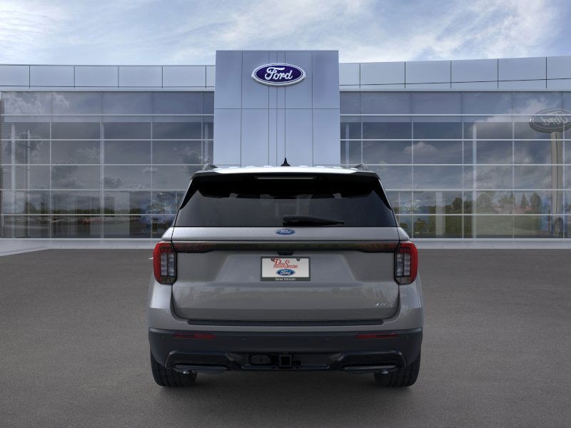 Ford Explorer Vehicle Full-screen Gallery Image 07