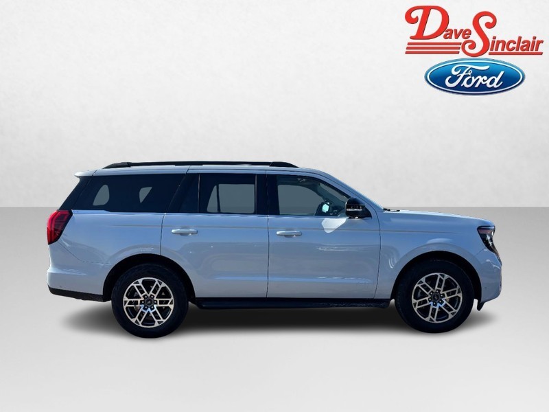 Ford Expedition Vehicle Full-screen Gallery Image 05