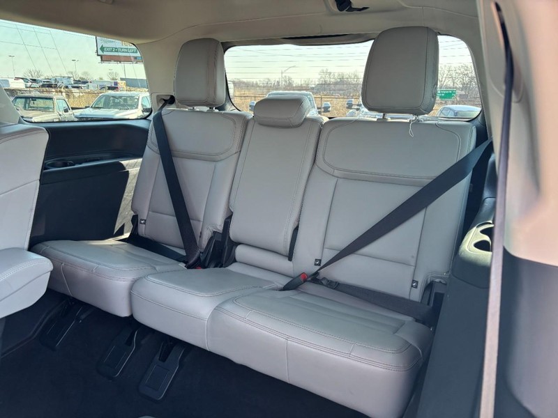 Ford Expedition Vehicle Full-screen Gallery Image 12