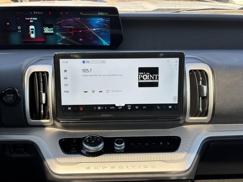 Ford Expedition Vehicle Full-screen Gallery Image 16