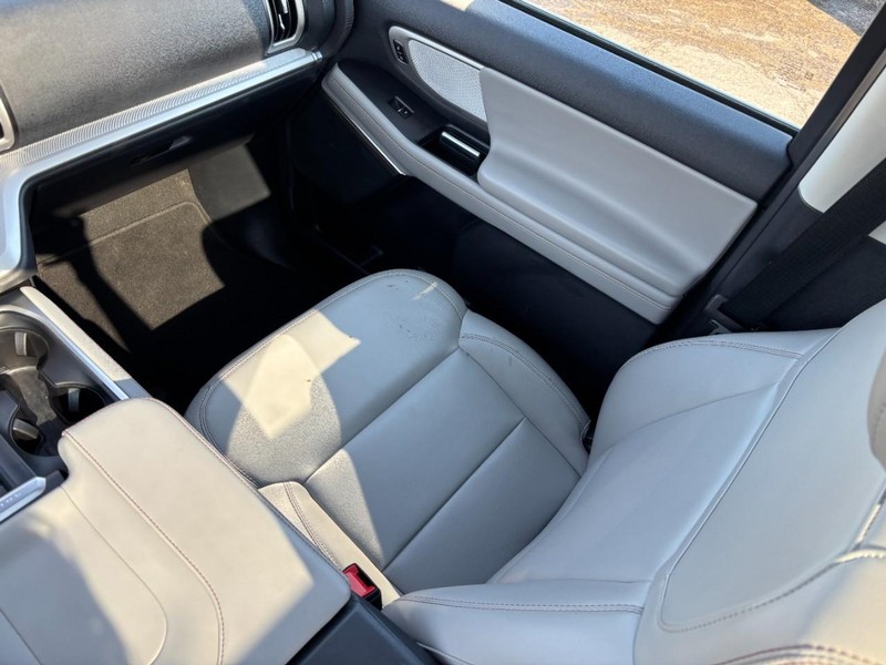 Ford Expedition Vehicle Full-screen Gallery Image 17