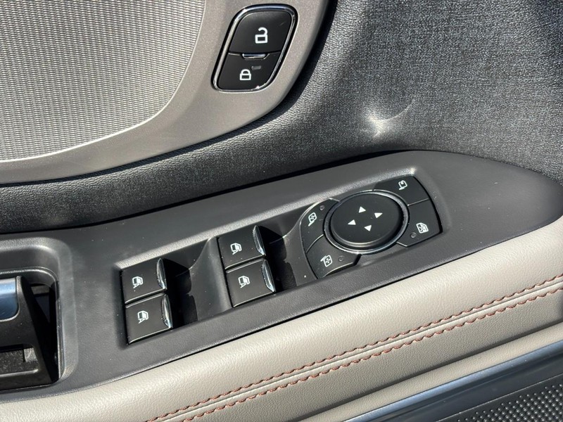 Ford Expedition Vehicle Full-screen Gallery Image 19