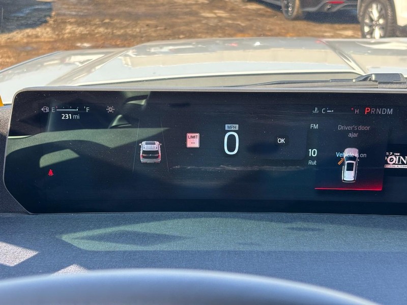 Ford Expedition Vehicle Full-screen Gallery Image 24