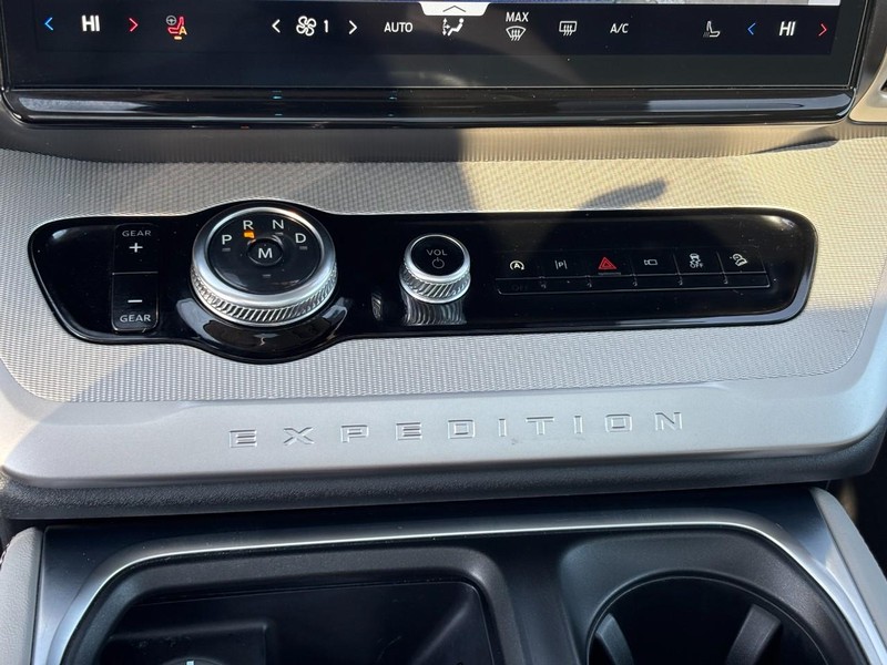 Ford Expedition Vehicle Full-screen Gallery Image 28