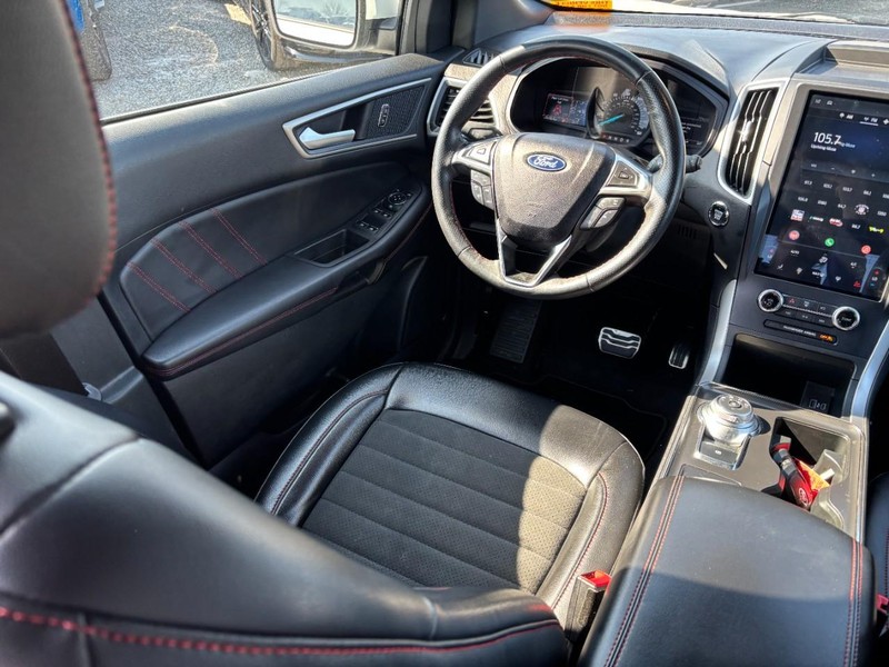 Ford Edge Vehicle Full-screen Gallery Image 13