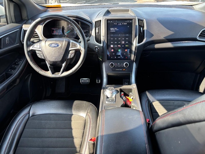 Ford Edge Vehicle Full-screen Gallery Image 14
