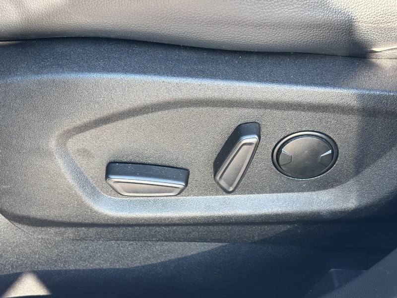 Ford Edge Vehicle Full-screen Gallery Image 16