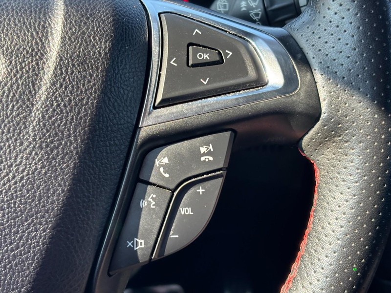 Ford Edge Vehicle Full-screen Gallery Image 21