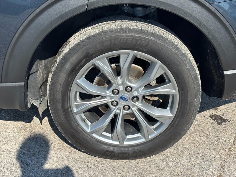 Ford Explorer Vehicle Full-screen Gallery Image 11