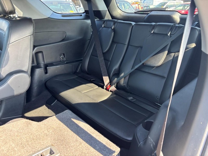 Ford Explorer Vehicle Full-screen Gallery Image 12