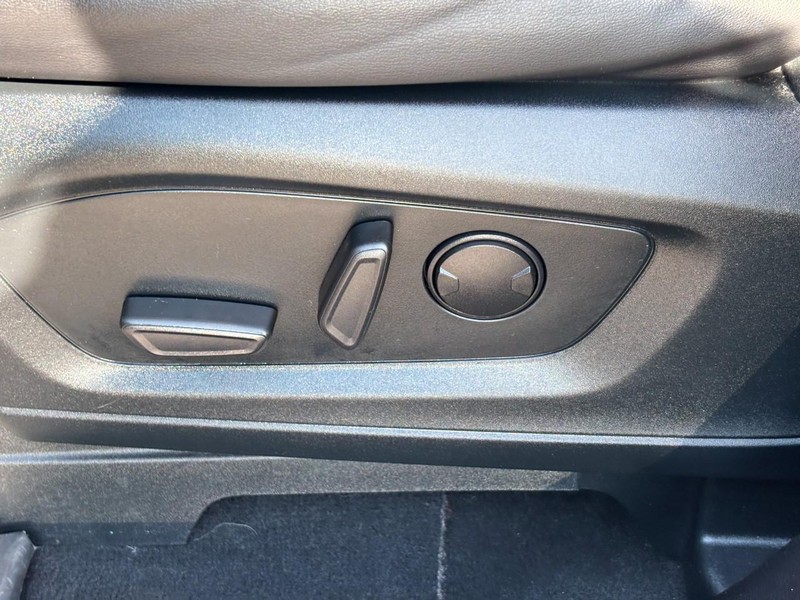 Ford Explorer Vehicle Full-screen Gallery Image 17