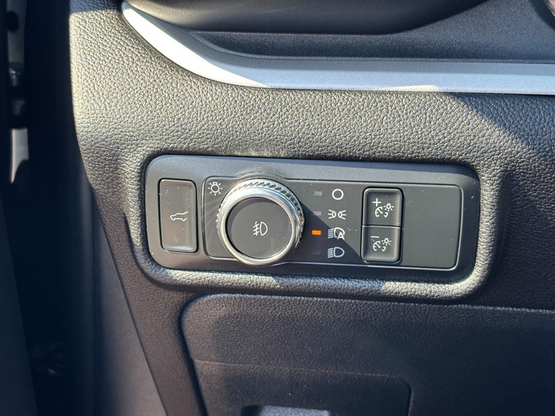 Ford Explorer Vehicle Full-screen Gallery Image 19