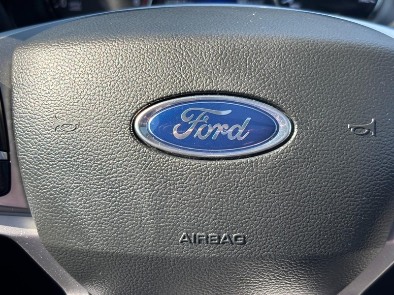 Ford Explorer Vehicle Full-screen Gallery Image 21