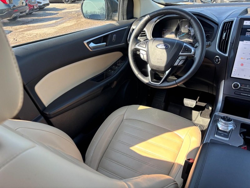 Ford Edge Vehicle Full-screen Gallery Image 13