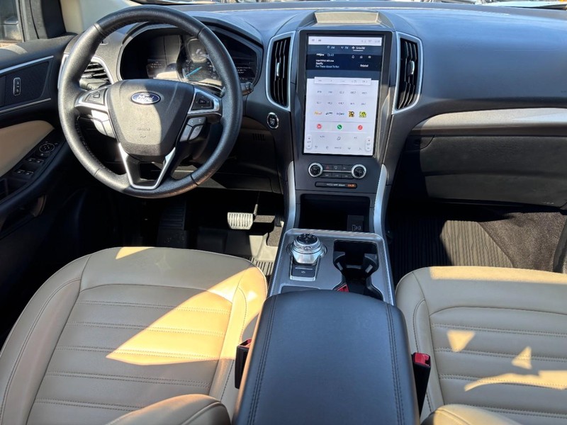 Ford Edge Vehicle Full-screen Gallery Image 14