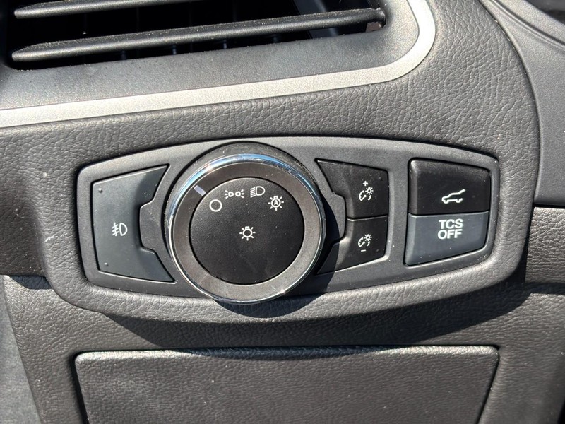 Ford Edge Vehicle Full-screen Gallery Image 18