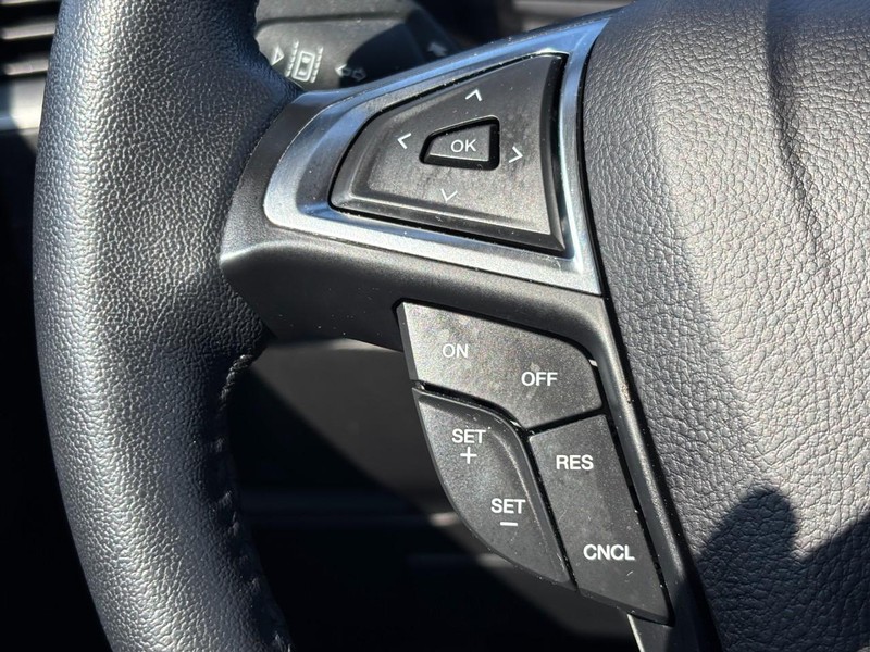 Ford Edge Vehicle Full-screen Gallery Image 19