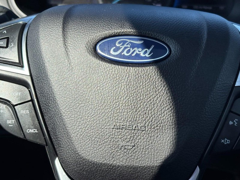 Ford Edge Vehicle Full-screen Gallery Image 20