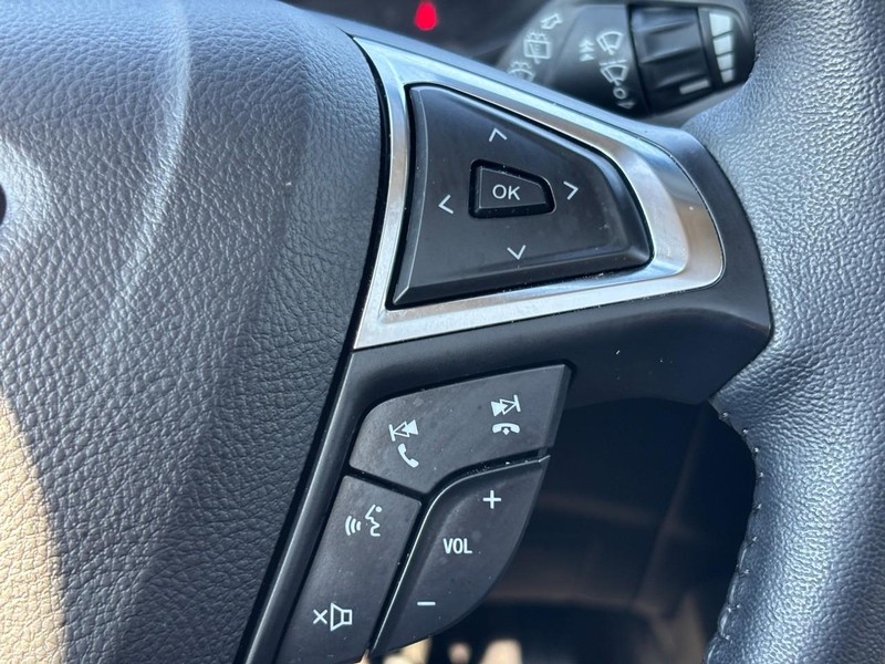 Ford Edge Vehicle Full-screen Gallery Image 21