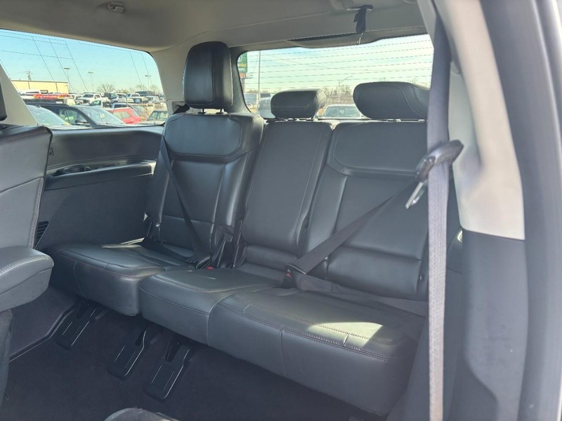 Ford Expedition Vehicle Full-screen Gallery Image 12