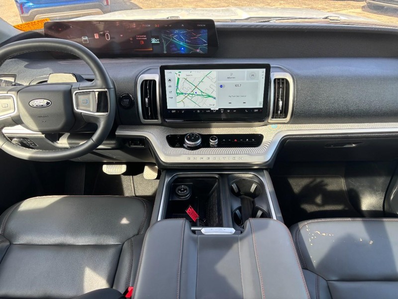 Ford Expedition Vehicle Full-screen Gallery Image 15