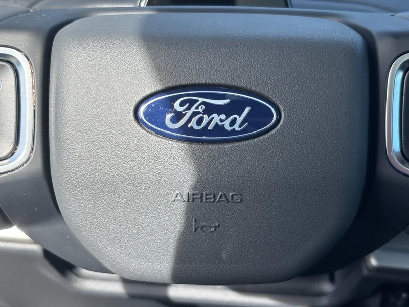 Ford Expedition Vehicle Full-screen Gallery Image 21