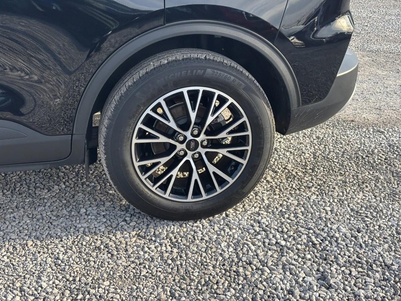 Ford Escape Vehicle Full-screen Gallery Image 11