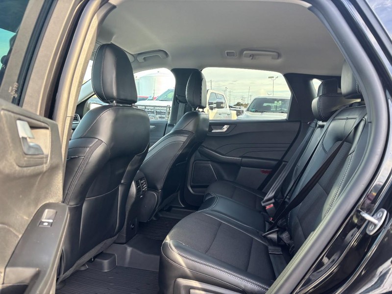 Ford Escape Vehicle Full-screen Gallery Image 12