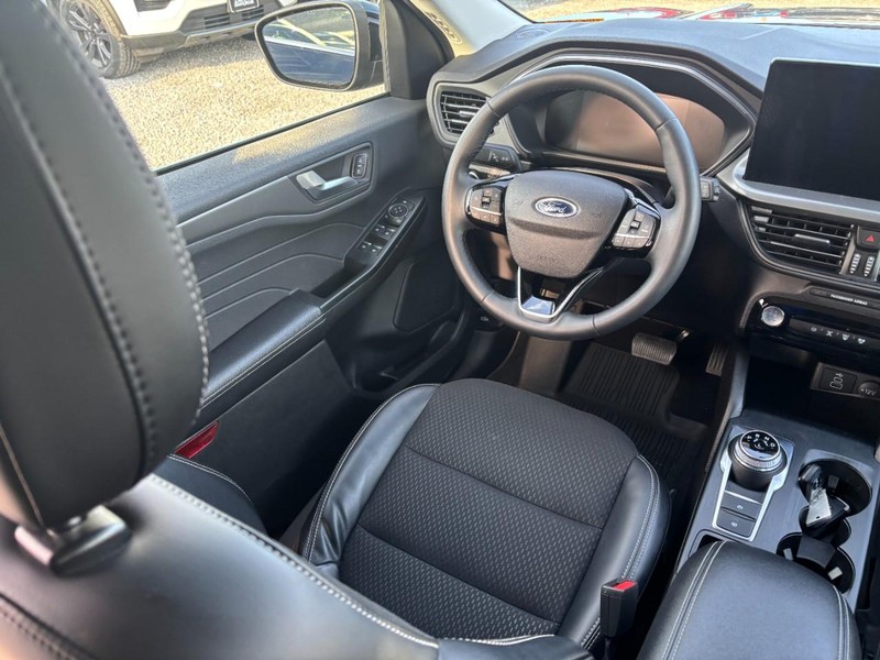 Ford Escape Vehicle Full-screen Gallery Image 13