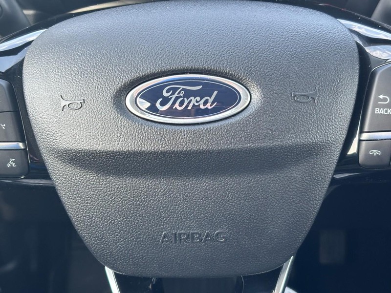 Ford Escape Vehicle Full-screen Gallery Image 19
