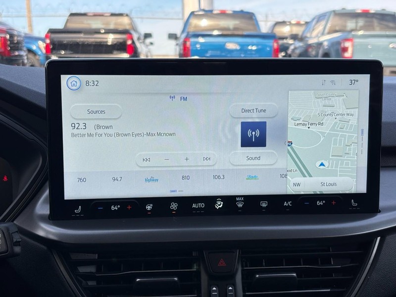 Ford Escape Vehicle Full-screen Gallery Image 22