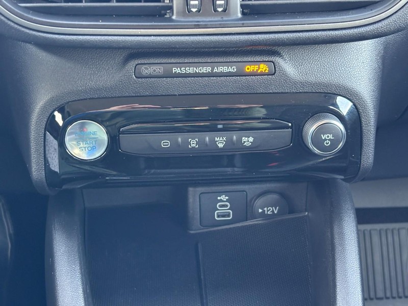 Ford Escape Vehicle Full-screen Gallery Image 24