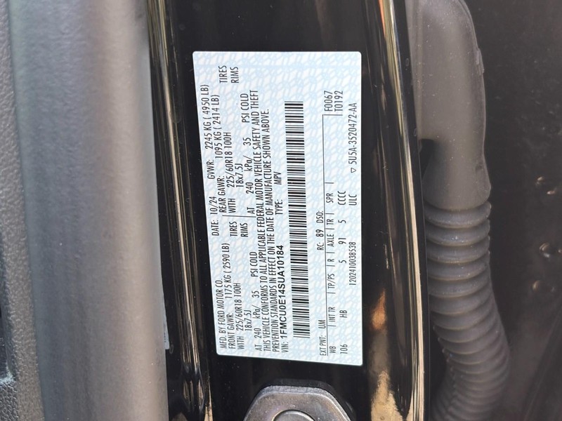 Ford Escape Vehicle Full-screen Gallery Image 25