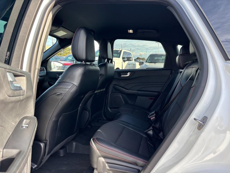 Ford Escape Vehicle Full-screen Gallery Image 12